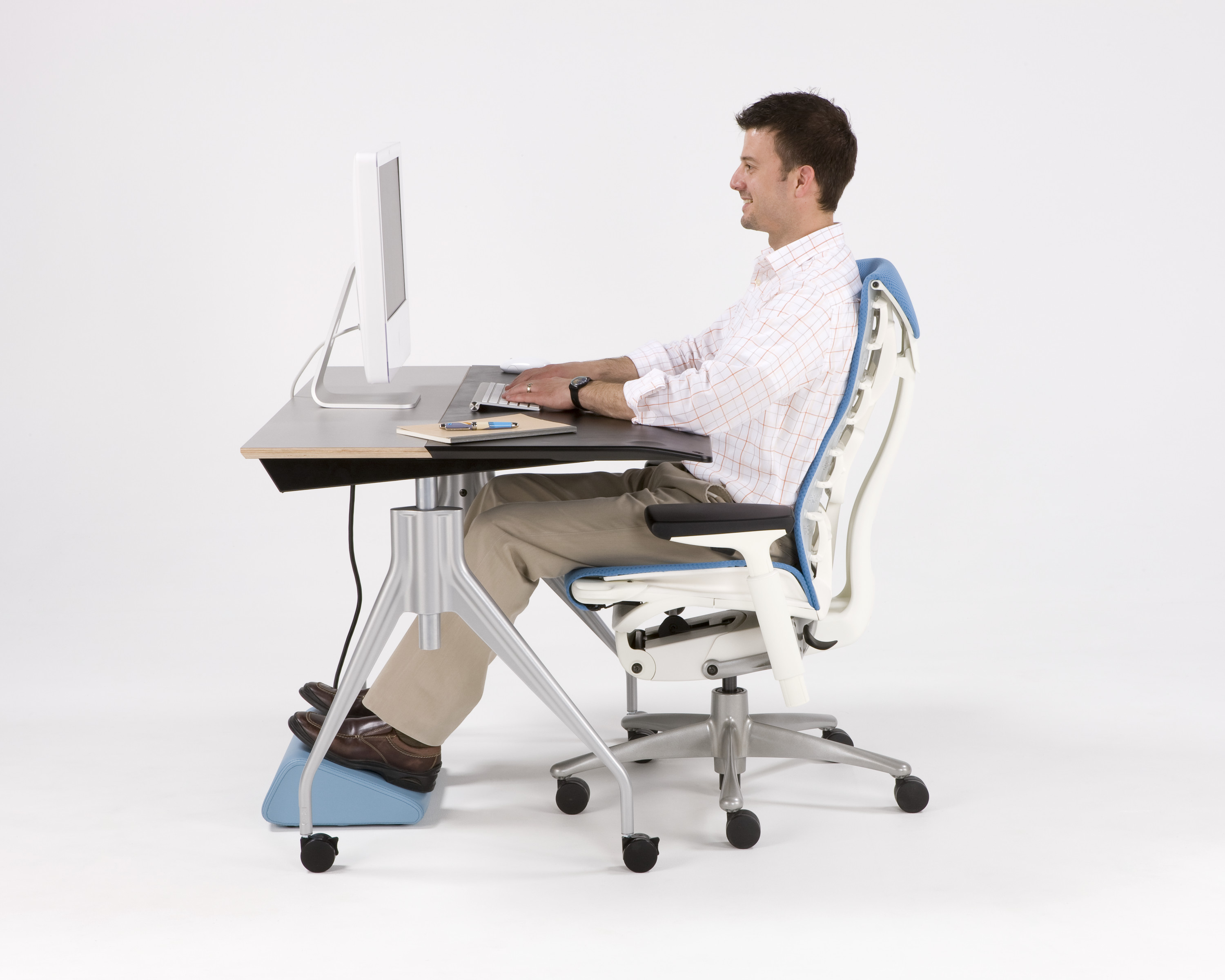 办公椅|现代真皮中班椅|办公家具|设计师家具|恩博迪大班椅