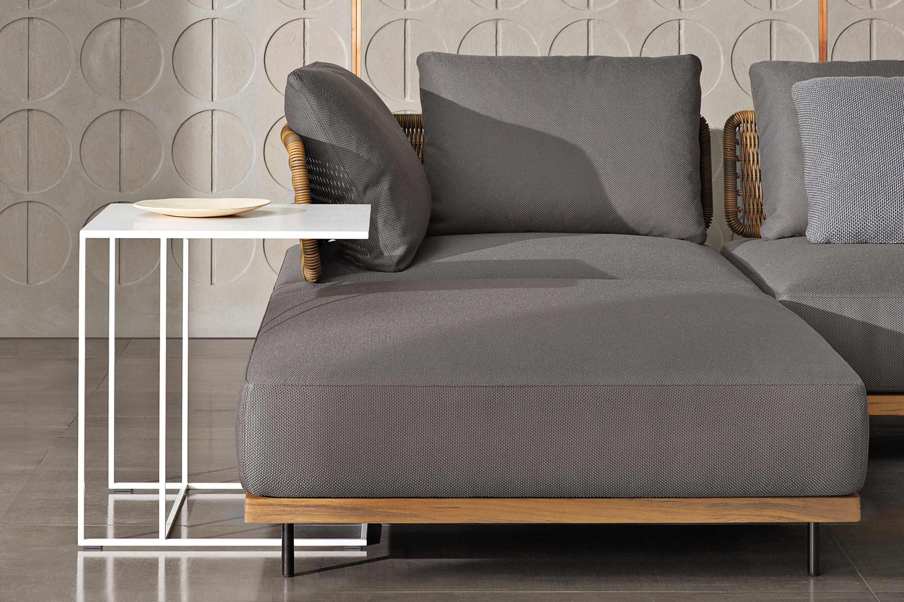 创意家具 - 桌几|茶几/边几|办公家具|设计师家具|莱格青铜边几