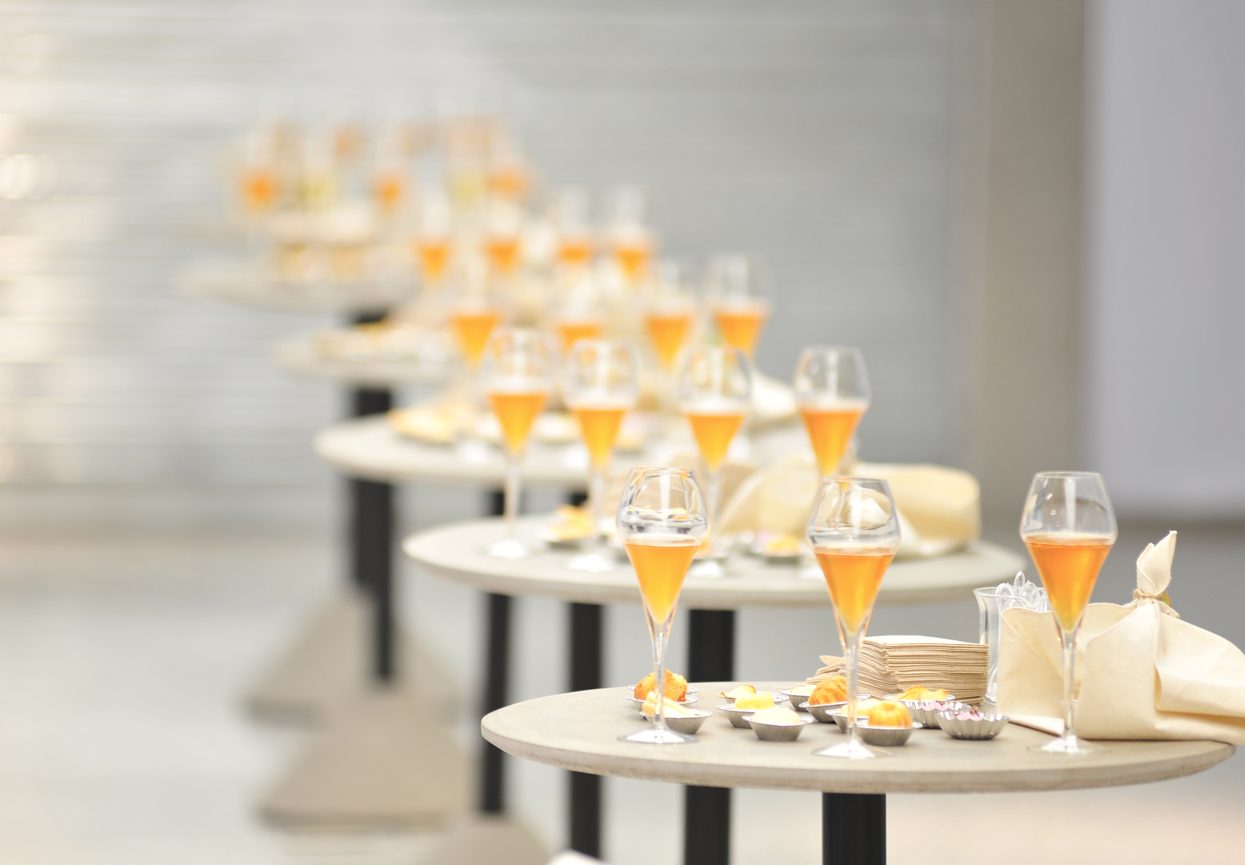 创意家具 - 桌几|吧台|办公家具|设计师家具|吧台桌-丁