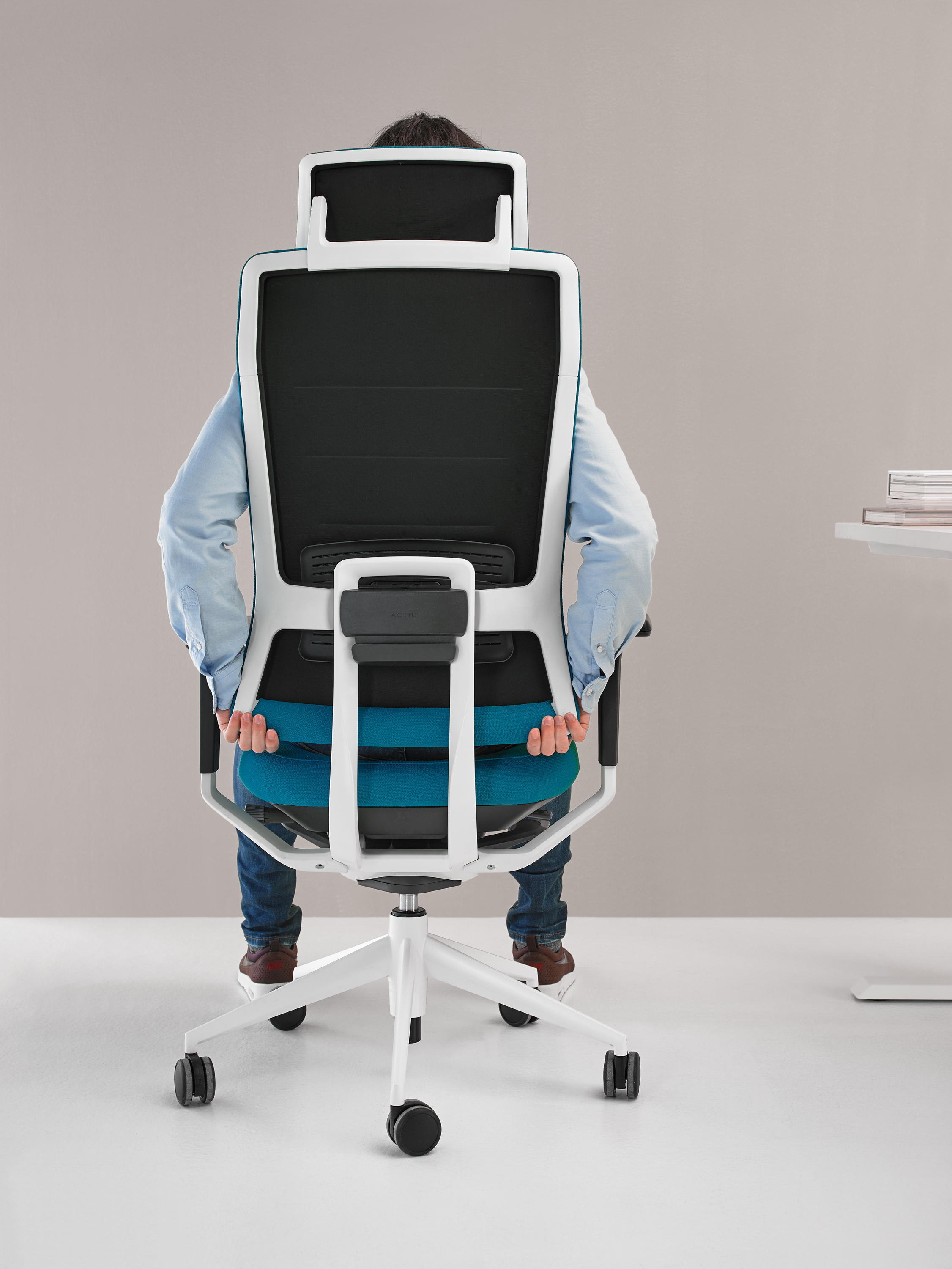 办公椅|现代真皮中班椅|办公家具|设计师家具|TNK FAMILY 大班椅系列