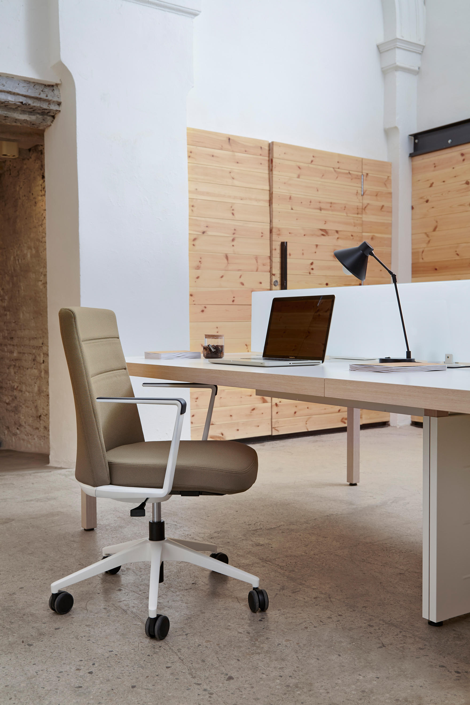 办公椅|现代真皮会议椅|办公家具|设计师家具|CRON 会议椅系列